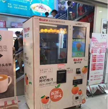دستگاه فروش آب میوه تازه Saimon 800W PLC مخزن فشار برای فرودگاه